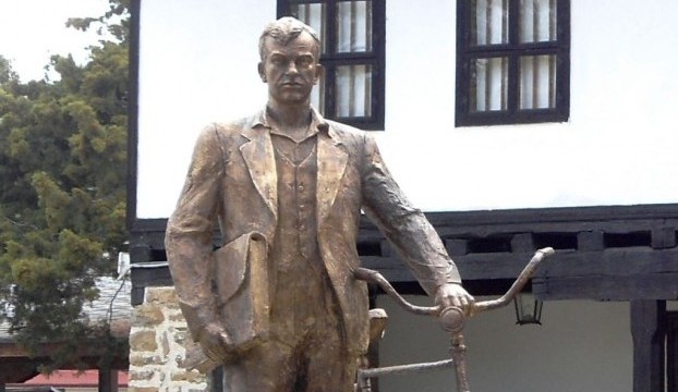 Паметник на Иван Хаджийски в град Троян