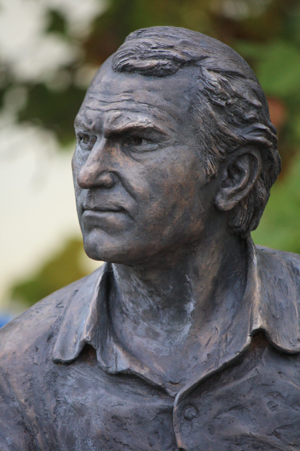 Скулптурна композиция "Земляците" изобразяваща Георги Парцлев, Григор Вачков и Дончо цончев, намираща се на центъра на град Левски