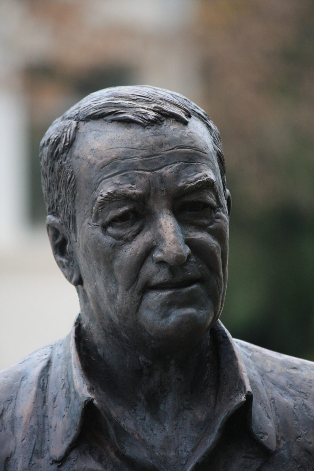 Скулптурна композиция "Земляците" изобразяваща Георги Парцлев, Григор Вачков и Дончо цончев, намираща се на центъра на град Левски